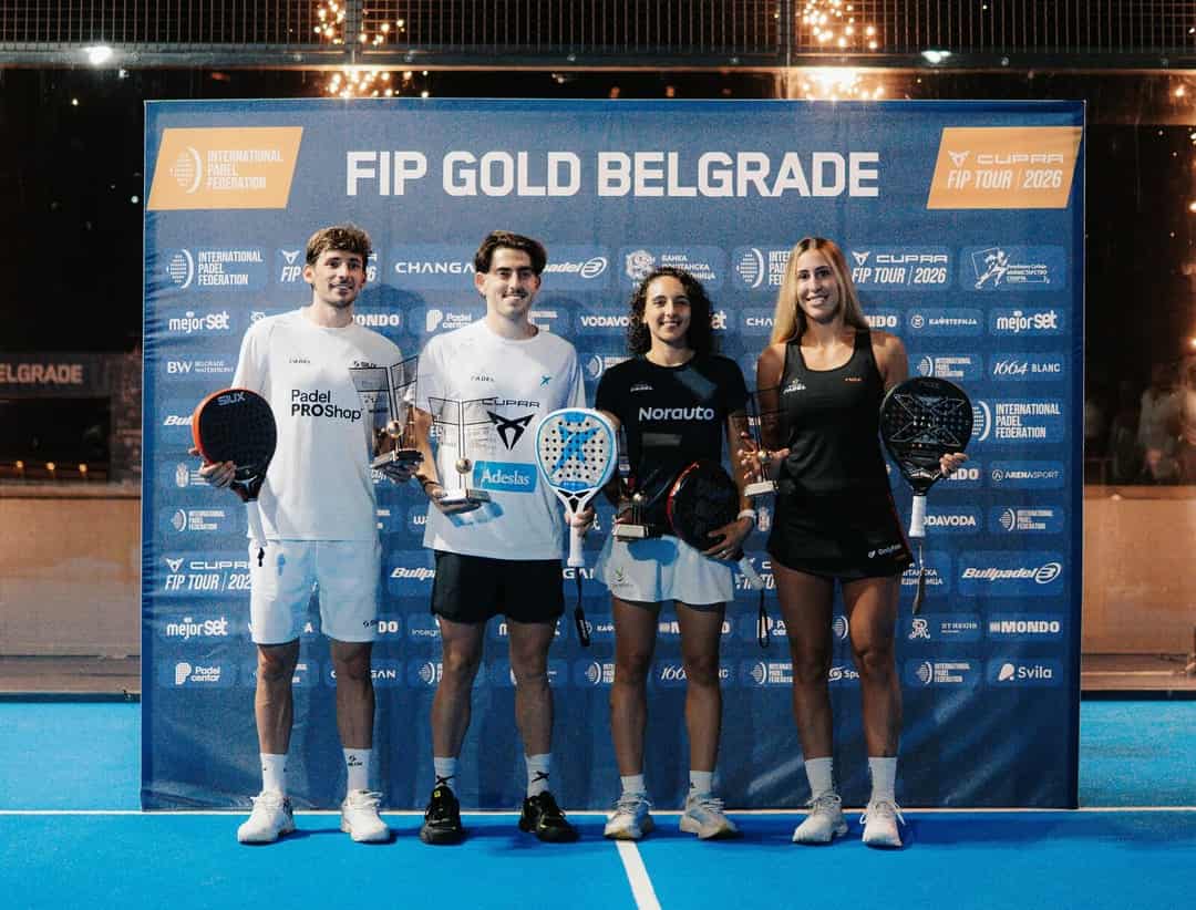 Stupaczuk, Sanz, Rufo en Iglesias met hun trofeeen na de finales van de FIP Gold in Belgrado