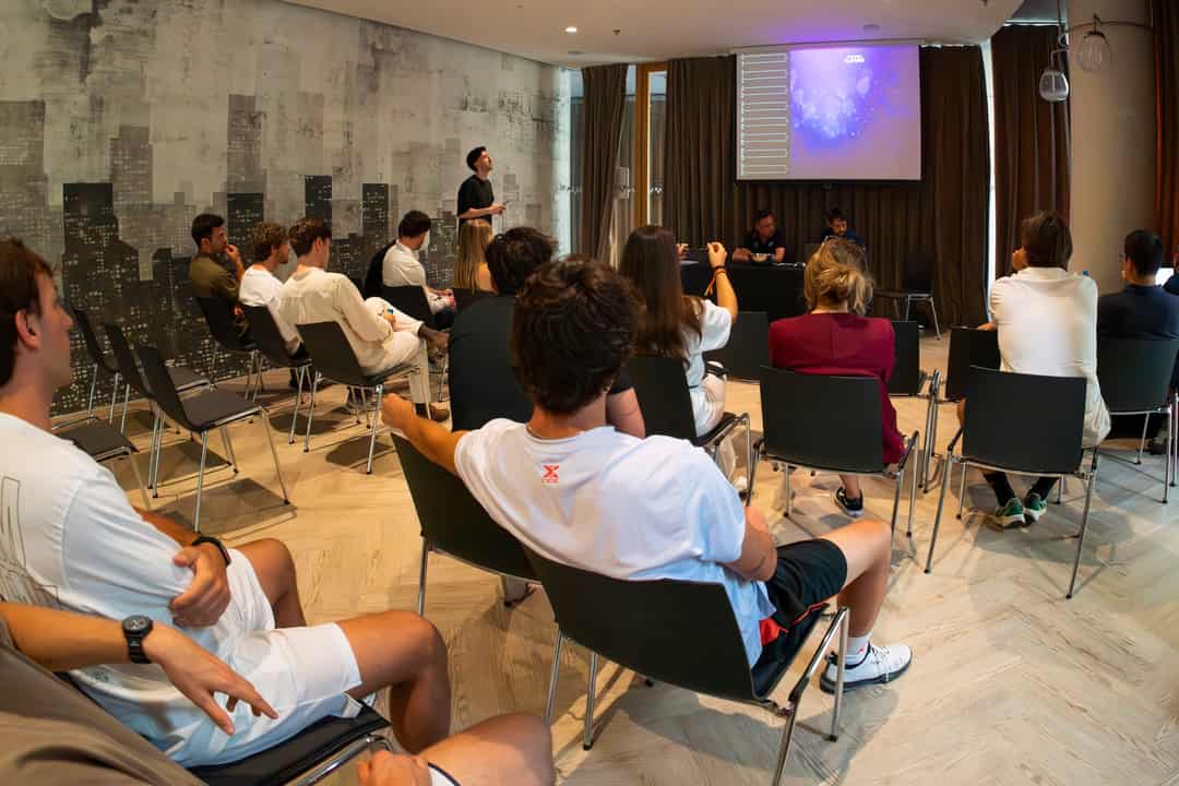 Lotingsceremonie FIP Platinum Albanië op het Skanderbegplein in Tirana