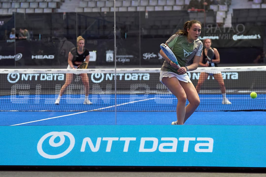 Actie op het centre court van het Palacio de Deportes de la Guía tijdens Gijón Premier Padel P2
