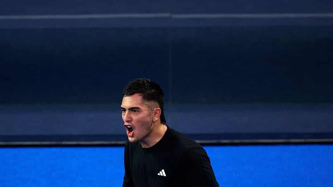 Actie op de baan tijdens Premier Padel P2 Gijón 2026 kwartfinaledag