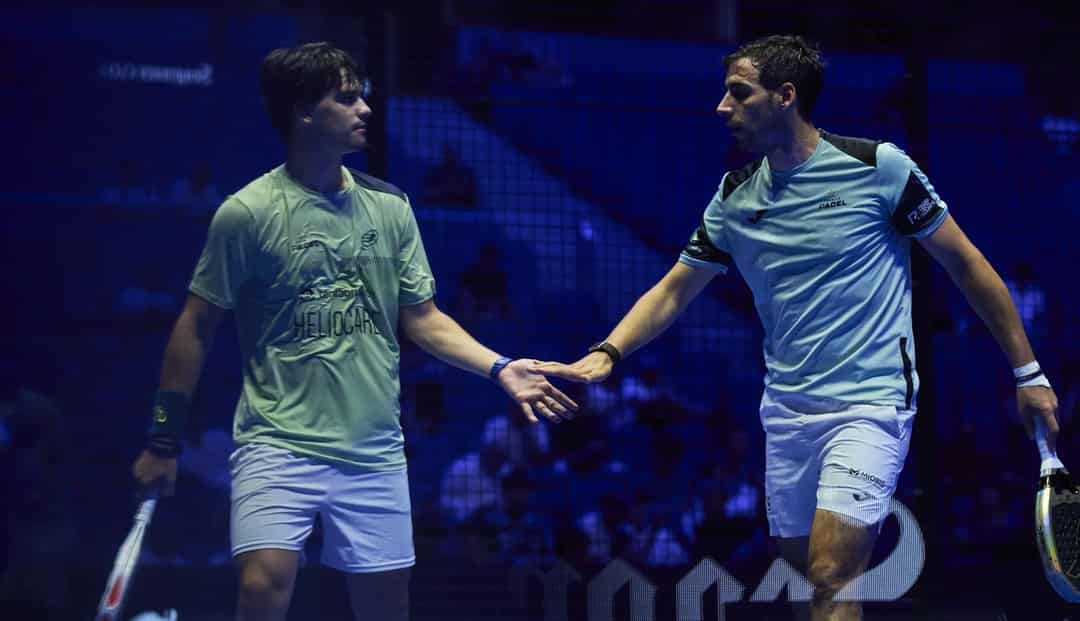 Jose Antonio Diestro en Marc Sintes tikken elkaar aan tijdens hun eerste ronde in de Movistar Arena