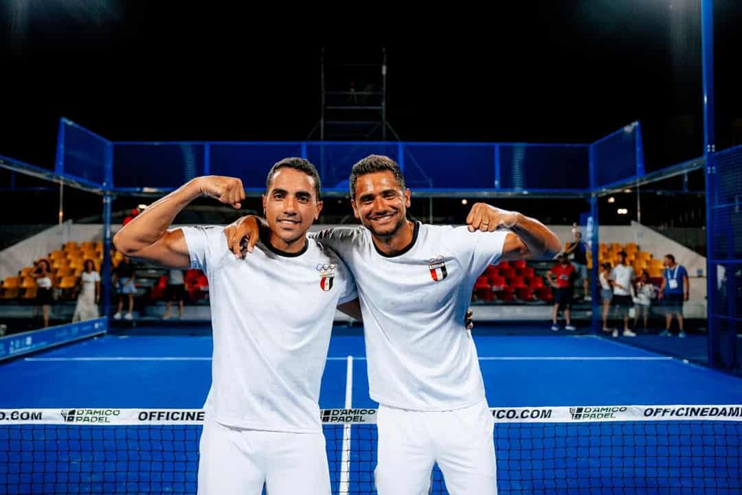 Youssef Hossam en Georges Wakim vieren hun zege op de Egyptische padelbaan in Taranto