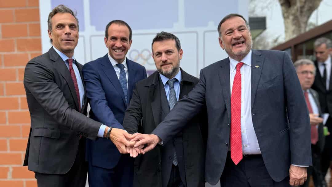 FIP-president Luigi Carraro en EOC-officials bevestigen padel als medaillesport bij Europese Spelen Istanbul 2027