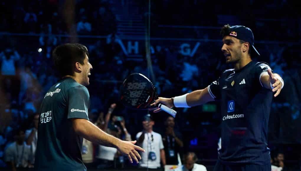 Federico Chingotto en Alejandro Galan vieren hun overwinning op de baan
