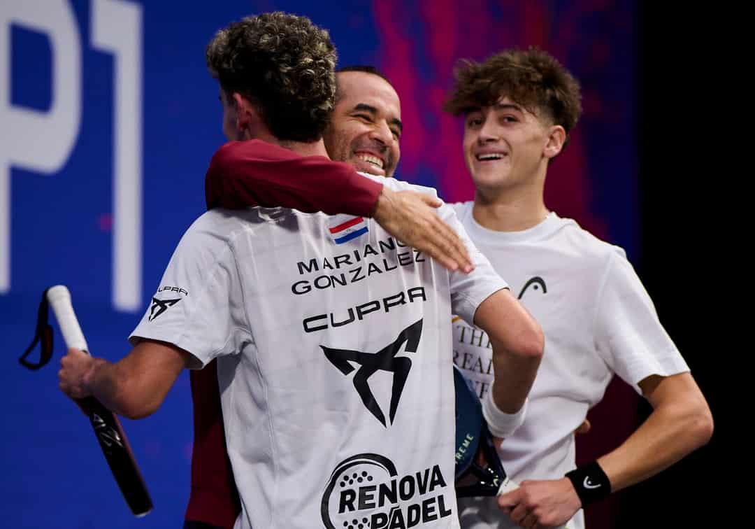 Mariano Gonzalez en Curro Cabeza vieren hun plaats in de kwartfinales van het Premier Padel P1 in Londen