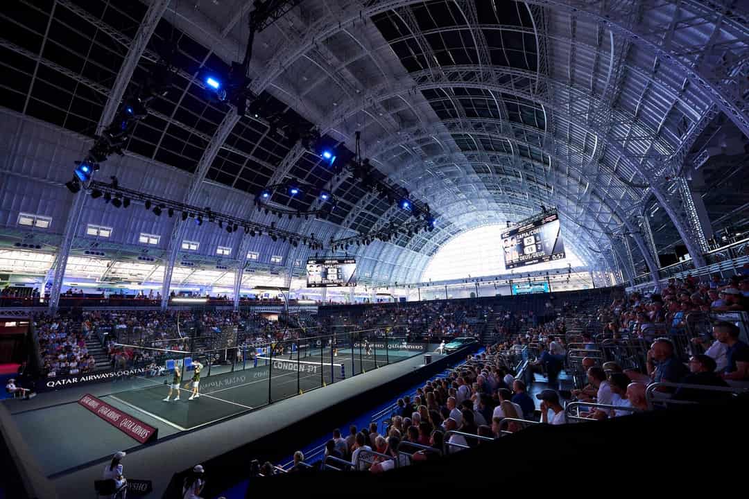 Overzicht van de centre court in Olympia London tijdens het Premier Padel P1, augustus 2026