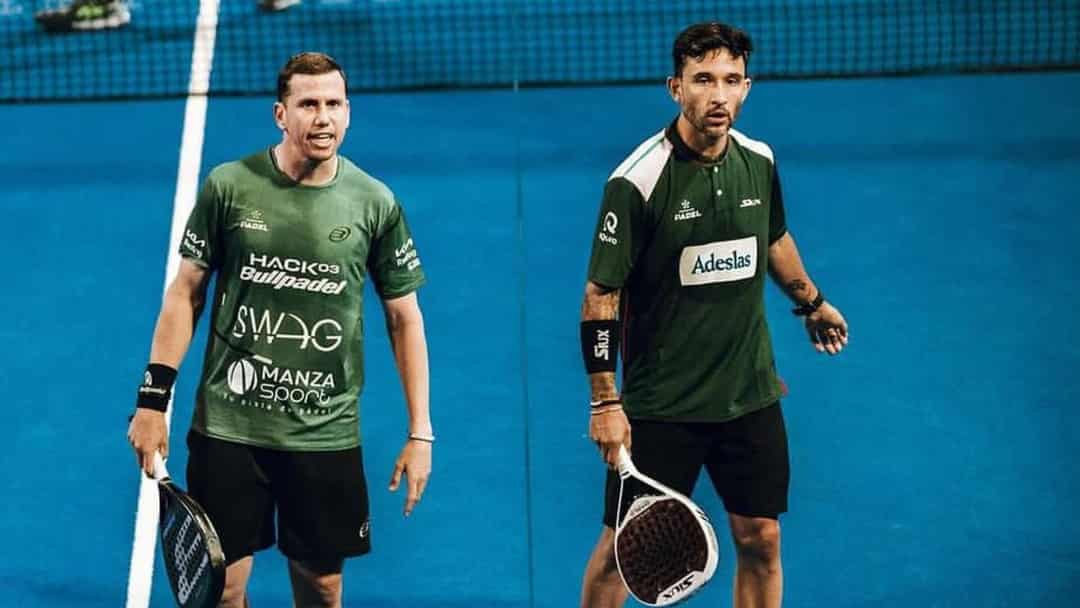 Sanyo Gutierrez en Paquito Navarro samen op de padelbaan tijdens een toernooi