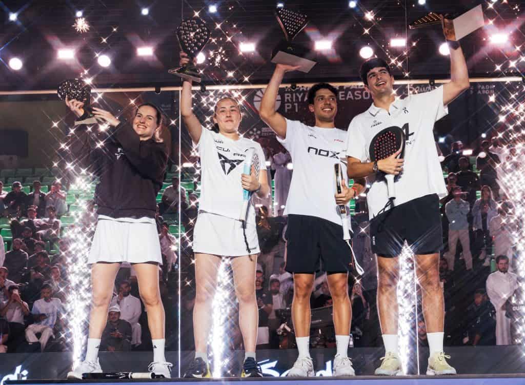 Arturo Coello en Agustín Tapia vieren een punt tijdens de Premier Padel P2 in Gijón, maart 2026